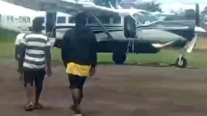 alasan-tpnpb-opm-tembak-pilot-dan-kopilot-pesawat-smart-air-klaim-zona-perang-dan-tuduhan-mobilisasi-militer